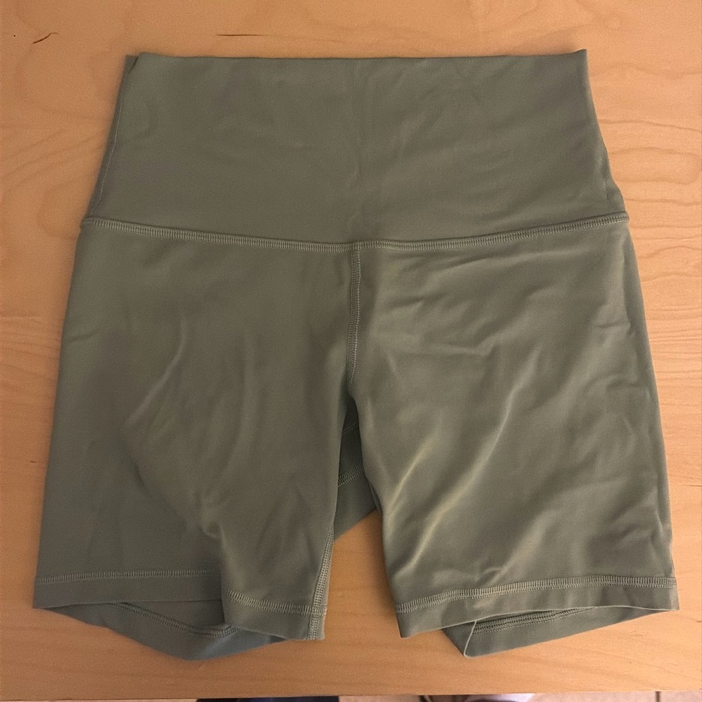lululemon Align High- Rise Short 6”
